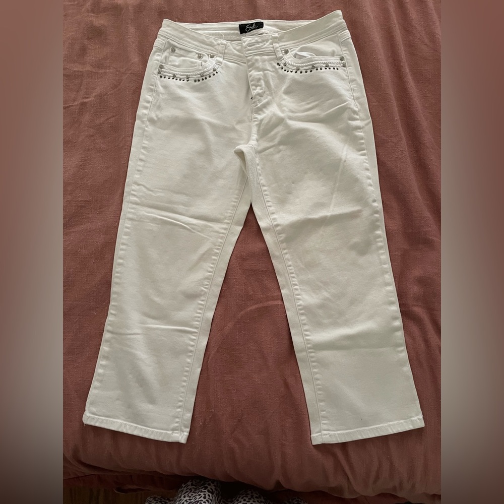 White crop jeans